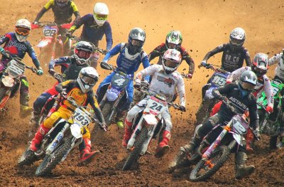 Kelas MX1 &amp; MX2. Di laga Grand Final Kejuaraan Nasional Motocross 2023, pelaksanaan race akan dipisah &amp; optimis makin meriah. 