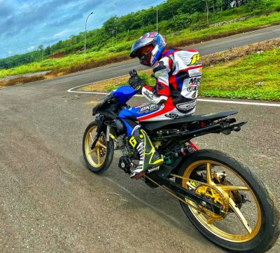 Renoufaldo - Master DKMS FDR Chandra Tobaco Giri Palma Kharisma Motor Racing Team, Kepanjen. Dedikasikan racing buat dinasti DKMS, makin Familiar dengan Sirkuit Mijen, Semarang.