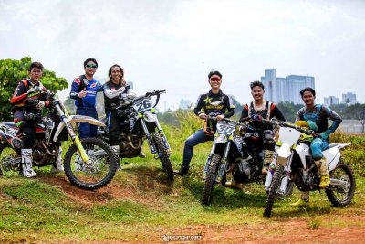 Formasi Terbaru Onesixeight Motocross Team 2021. Diperkuat crosser kawak &amp; pemula potensial, persiapan menyambut musim kompetisi 2021.