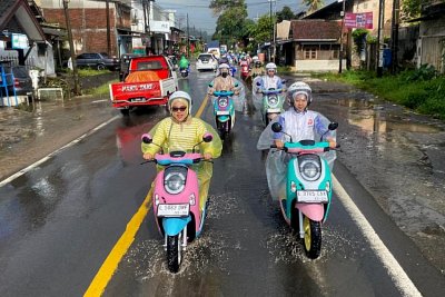 Tetap #Cari_Aman Saat Puasa dan Hujan, Ini Tips Aman Berkendara bagi Perempuan di Malang Raya