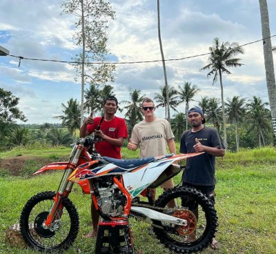 Lewis Stewart Crosser Rizqy Motor Boss Mild MX GTX Team. Saat free practice mencari final seting KTM terbarunya di Bali &amp; siap bikin kejutan.  