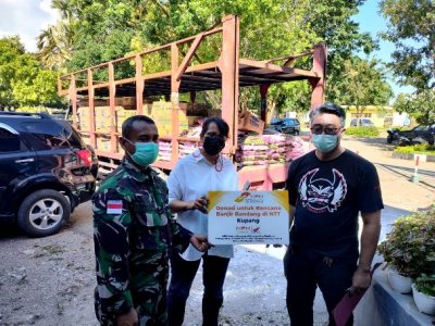 MPM Honda Jatim. Melalui program MPM Berbagi, menyalurkan 1000 paket donasi untuk  masyarakat korban  banjir bandang di NTT.