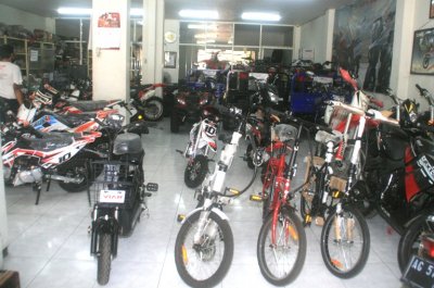 Dealer Exlusive CV. Surya Mas, Kediri. Ready stock seluruh varian Viar &amp; prioritas wujudkan kepuasan customer. 