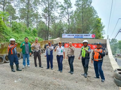 Gencarkan Himbauan #Cari_Aman Berkendara, Hadapi Jalur Tanjakan Wisata Pacet Cangar