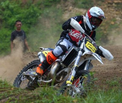 Muhamad Robbi Zulkarnaen Crosser MX2 Junior. Tetap setuju saat seri perdana kejurnas motocross, setelah wabah covid 19 dinilai aman &amp; perhitungan point tetap diberlakukan normal.