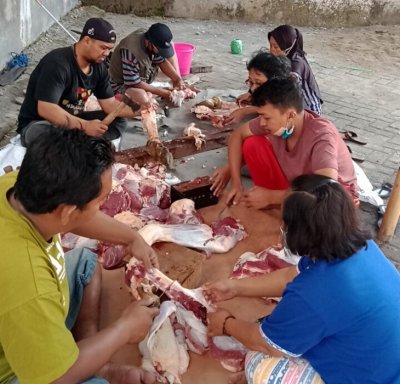 Malang Otomotif Bersatu. Bangga bisa melaksanakan qurban, sebagai implementasi pribadi otomotif yang beradab &amp; bijak. 