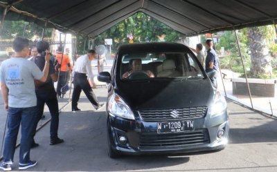 Demi cegah penyebaran virus corona, di Surabaya dan daerah Jatim disediakan Drive Through Desinfektan.