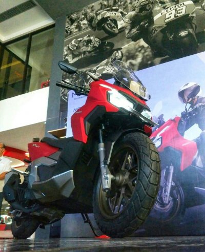 New Honda ADV160 : ADOPSI DESAIN URBAN EXPLORER, CANGGIH &amp; TANGGUH