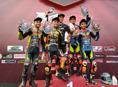 Osaka Motor Alpacino Racing Team. Intens menyabet podium di kejuaraan bergengsi, seperti saat dibela Tomy Salim.
