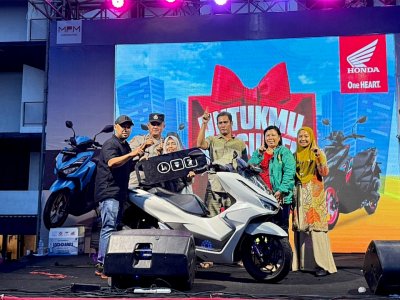Spektakuler ! Disaksikan Ribuan Konsumen, Grand Prize Honda PCX160 Jatuh ke Tangan Warga Banyuwangi