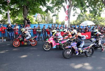 Teknologi up grade mesin road race. Saling beradu intip kekuatan, hingga mengorder mesin, untuk menjadi champion. 