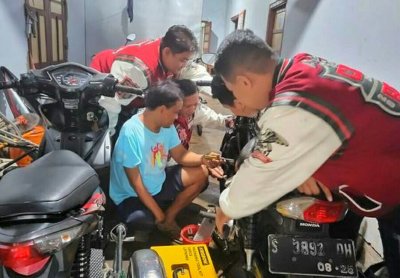 MPM Honda Jatim &amp; Bikers CBR 250RR Surabaya : SATMORI BERBAGI PERALATAN KE BENGKEL PENYANDANG DIFABEL