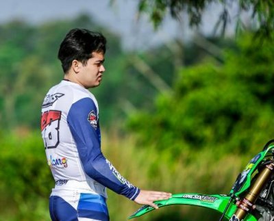 Mevans Sanggramawijaya. Tampil lebih refresh, dengan warna jersey motocross terbarunya.