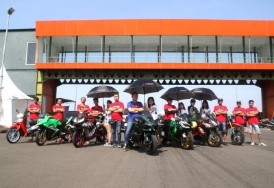 Dmillers Racing Team, Surabaya. Berawal dari hobi mengkoleksi motor-bike &amp; bergulir menggairahkan event karapan.