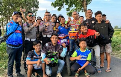 Kasatlantas Probolinggo Kota AKP Pandri Pratama Putra Simbolon &amp; Tommy Panglima Pengcab IMI Probolinggo. Bersama milenial Probolinggo, mengapresiasi kebijakan menyentuh hati pelaku drag bike kota Mangga. 