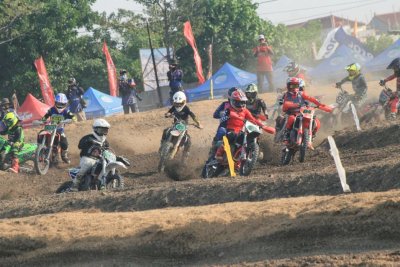 Rizqy Motorsport : CROSSER TRISULA YOUNG GUNS BELUM TERTANDINGI &amp; MAKIN KUAT MENCENGKERAM DOMINASI LAGA GRASSTRACK