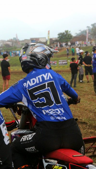 M. Raditya #51 - Rizqy Motorsport : FIX AKAN MENIMBA ILMU DI PADEPOKAN DELVINTOR &amp; PASANG TARJET JUARA NASIONAL MX125 DI 2025