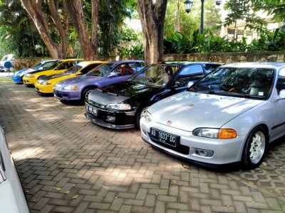 kopdar Break And Fast Proper &amp; 90&#039;s Car. Menandai dilaunchingnya komunitas baru, yakni Surakarta 90. 