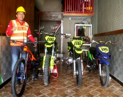 Erik Tri Prasetyo Owner Mitro Group M2B MX-GTX Team, Jatim. Semangat membangun tim MX-GTX profesional &amp; siap memberi warna baru kompetisi MX-GTX di Jatim. 