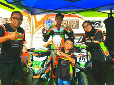 Sawah Klasik Racing Team, Ponorogo. Prestasi gemilang kembali ditunjukan, di tengah perjalanan mengukir jam terbang hadapi rider pemula wajah lama. 