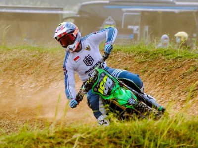 Mevans Sanggramawijaya - Onesixeight Motocross Team. Memanfaatkan Onesixeight Simulasi tanding Pemalang 2021, sebagai fase penyempurnaan racing line dengan Kawasaki KX 250F.