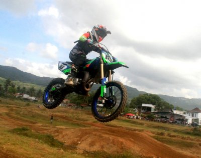 Agvin  Mahonis - Crosser 85 cc Vinizela MX Wamena : CROSSER CIDERA TANPA ACIDENT, SALAH SIAPA ?