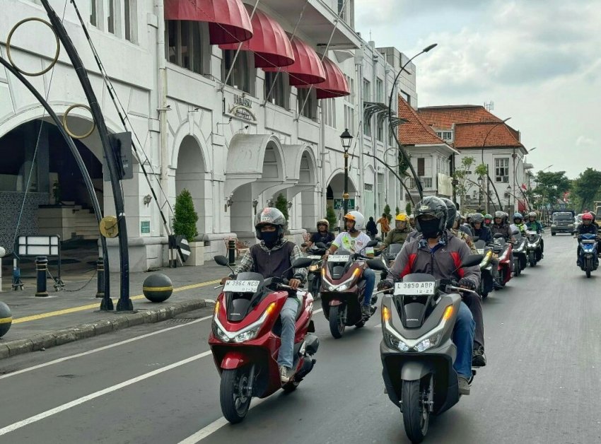 KEBERSAMAAN KONSUMEN HONDA PCX NRIBUN & RIDING BARENG