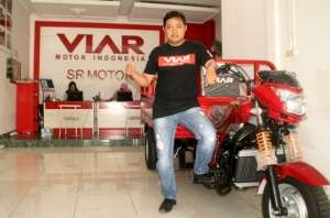 Suminto salah satu dealer Viar SR Motor, Sidoarjo. Konsumen loyal Viar berkesempatan umroh di setiap pembelian unit Viar.