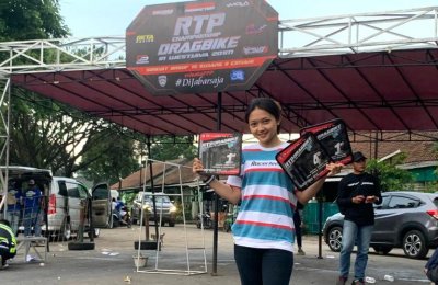 Daffa Della. Prestasinya semakin kuat mengokohkan sebagai rider srikandi tercepat di akhir musim kompetisi drag bike 2020.
