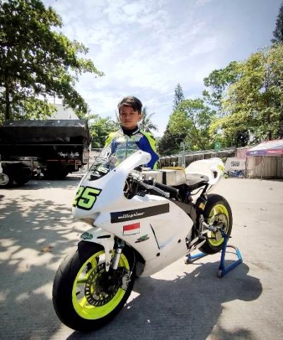 Rider Valera #25. Konsisten melalui penjenjangan di jalur sport, sejak masih belia.