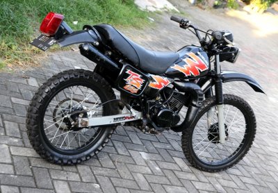 Suzuki TS 125 &quot;1996, Surabaya. Pionirnya sport trail masa transisi modern &amp; tetap diminati hingga saat ini.