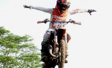 Muhamad Rizqy Raditya - Crosser Rizqy Motor Boss Mild MX - GTX Team, Pasuruan : BERPRESTASI DI MOTOCROSS & TARJET HARUS PANDAI MENGAJI