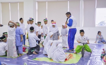 Cari_Aman Antar Jemput Anak Sekolah Naik Motor, Spesial Hari Anak