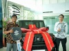 SUZUKI SERAHKAN JIMNY AT KEPADA PEMENANG UNDIAN “TRIPLE SURPRISE” GIIAS 2023