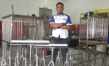 Ganang Bagus - CEO CV. Makmur Maju Bersama, Sidoarjo : SETELAH DETAILING MODIFIKASI, GILIRAN SANGKAR MACAW & SENSOR KIT CORONA JADI SEGMENYA