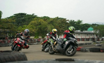 #AeroxTrackDay Mengulas Lebih Dalam Kelebihan Yamaha All New Aerox 155 Connected di Atas Lintasan Sirkuit