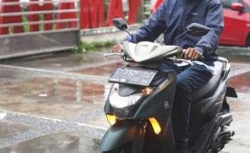 Yamaha Jatim : TIPS PERSIAPAN BERKENDARA DI MUSIM HUJAN