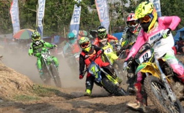 Bupati Cup Grasstrack Motocross 2019 - HUT Kabupaten Ngawi ke – 661 :  AMRF UD HASIL BUMI 46 PRODUCTION GTX MX TEAM, NGAWI BORONG PODIUM