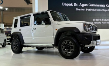 AMAZING, SUZUKI LUNCURKAN JIMNY 5-DOOR WHITE RHINO EDITION