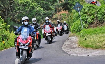 Cari_Aman Berkendara di Jalan Tanjakan dan Turunan, Begini Tekniknya